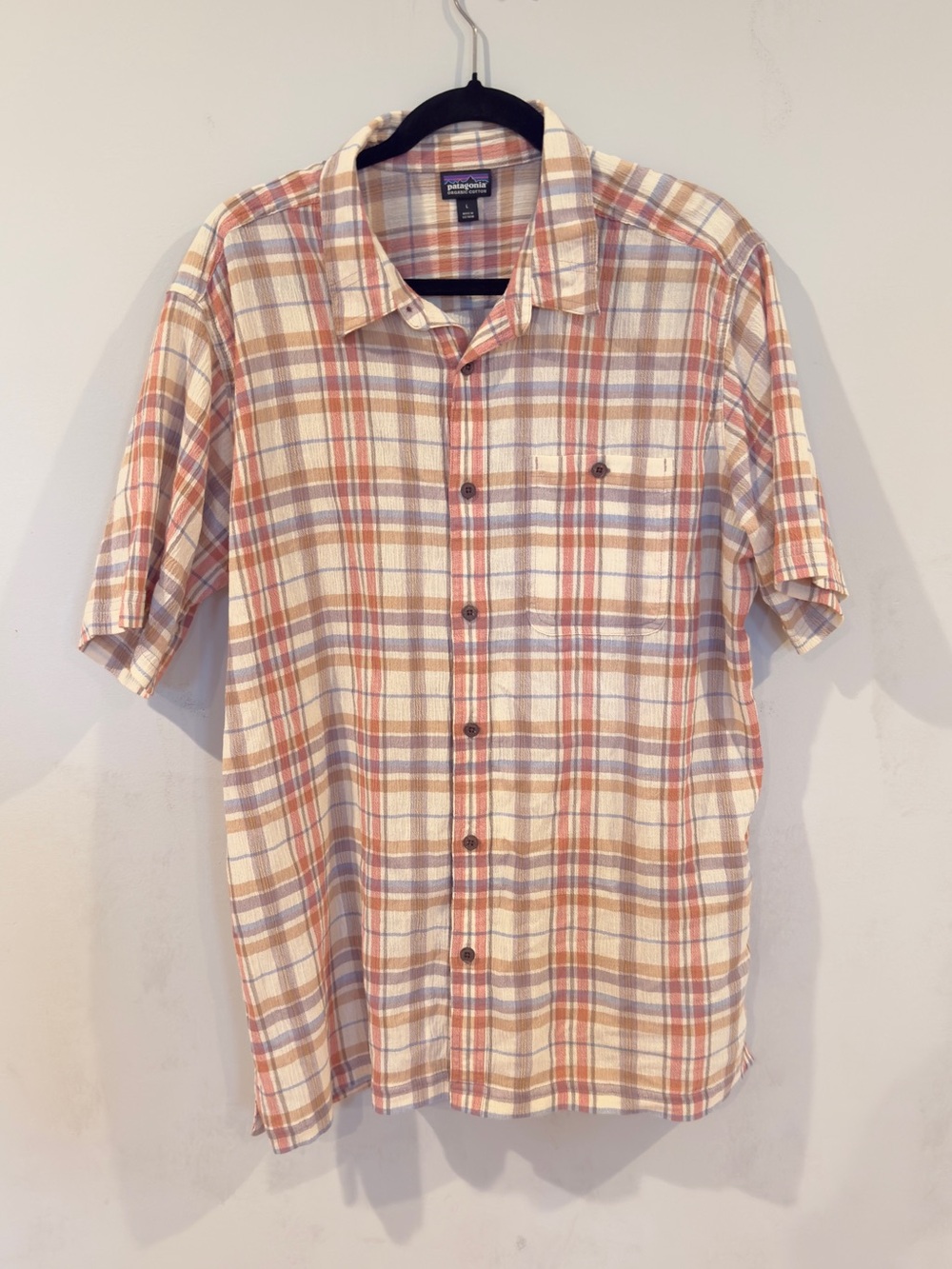 Patagonia Men’s Short Sleeve Plaid Button-Down Shirt in Cream, Tan & Blue